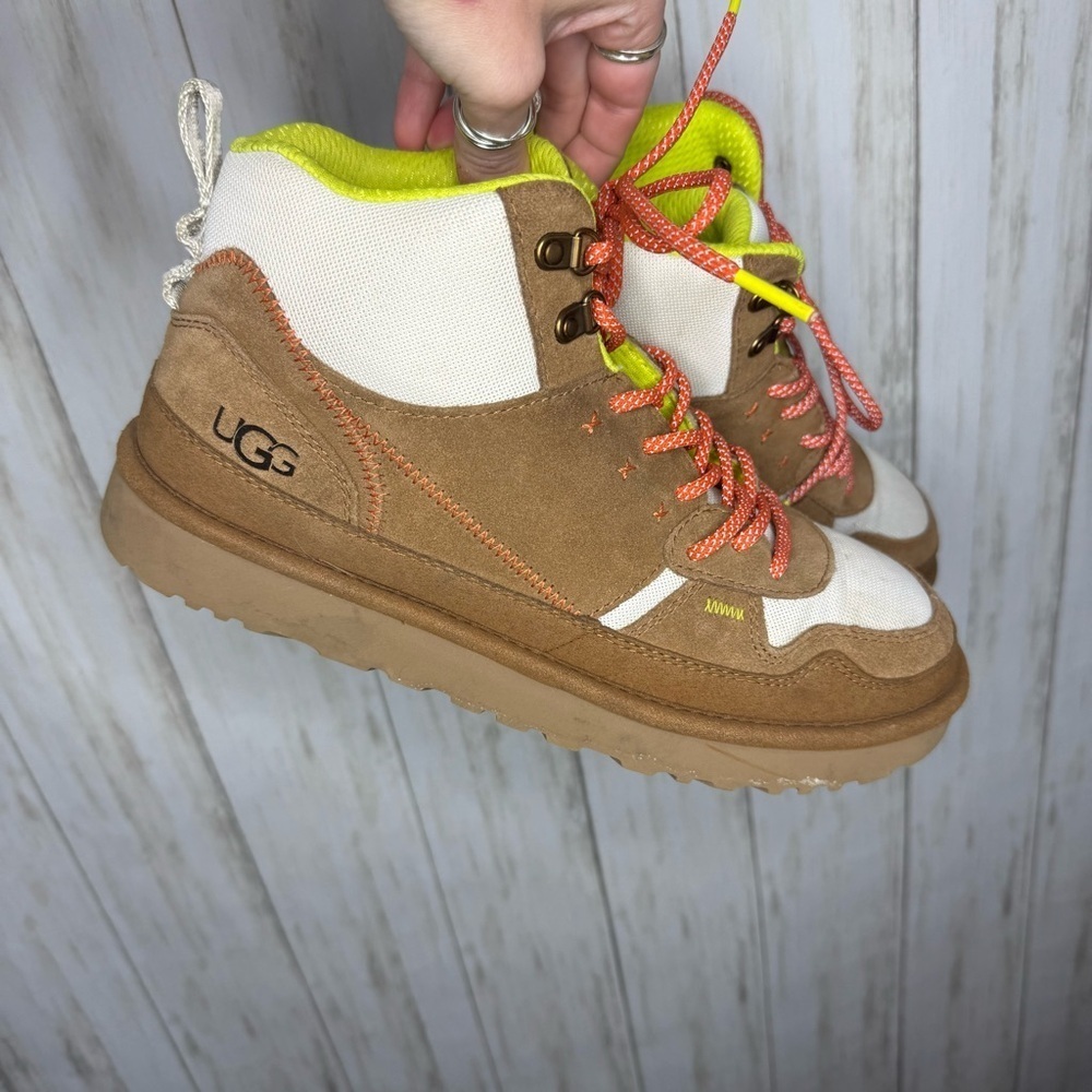 UGG Highland Tan and Cream 10 - Picture 3 of 8